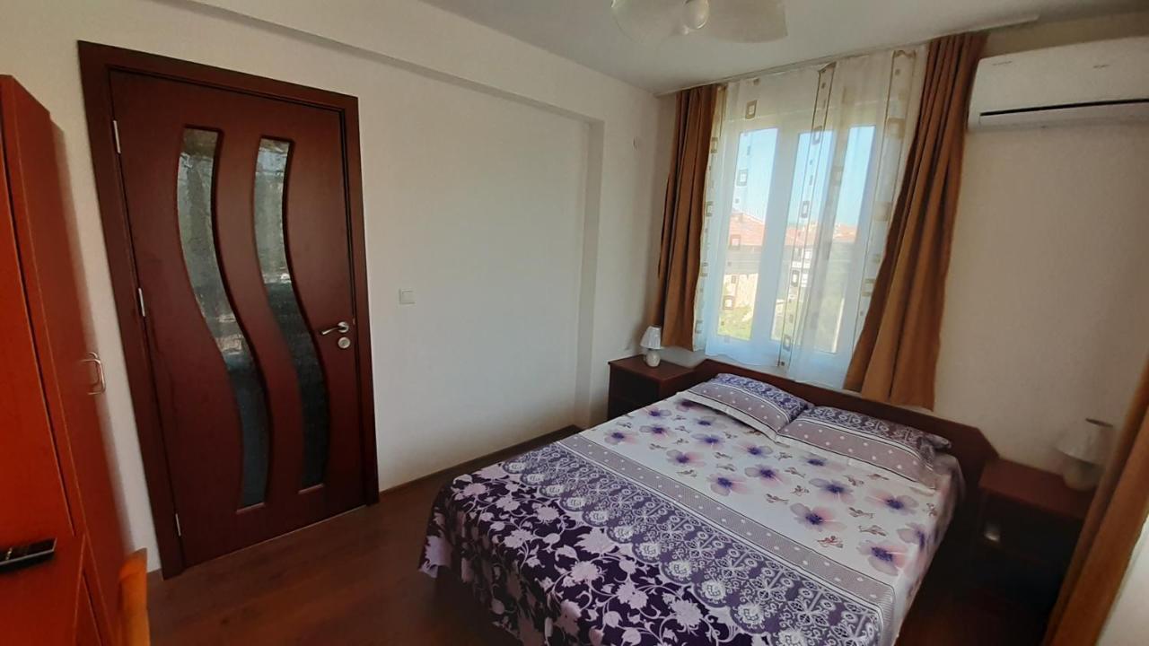 Hris Hotel Chernomorets Exterior photo