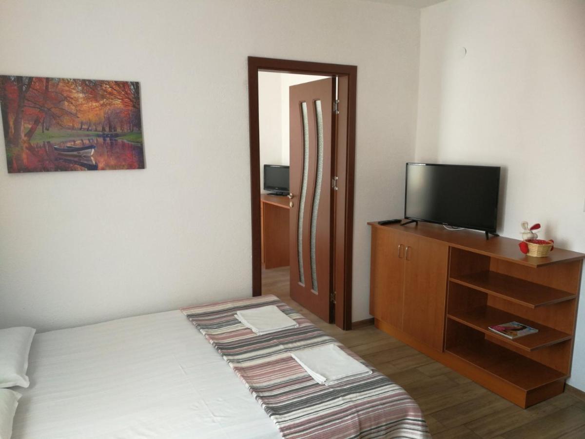Hris Hotel Chernomorets Exterior photo
