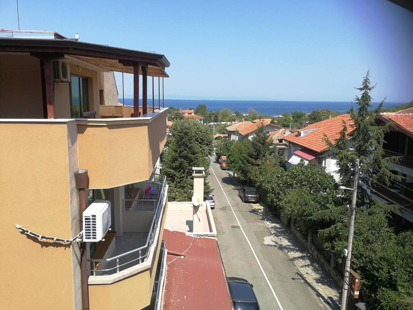 Hris Hotel Chernomorets Exterior photo