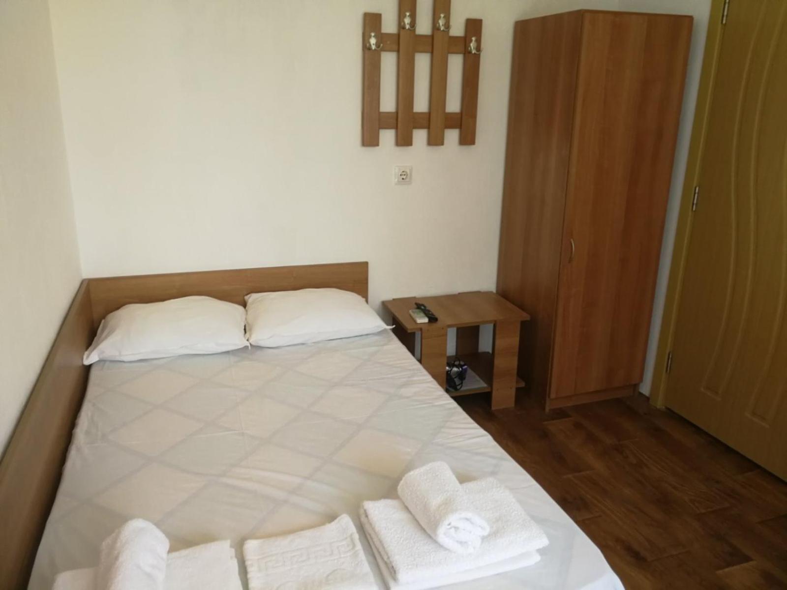 Hris Hotel Chernomorets Exterior photo