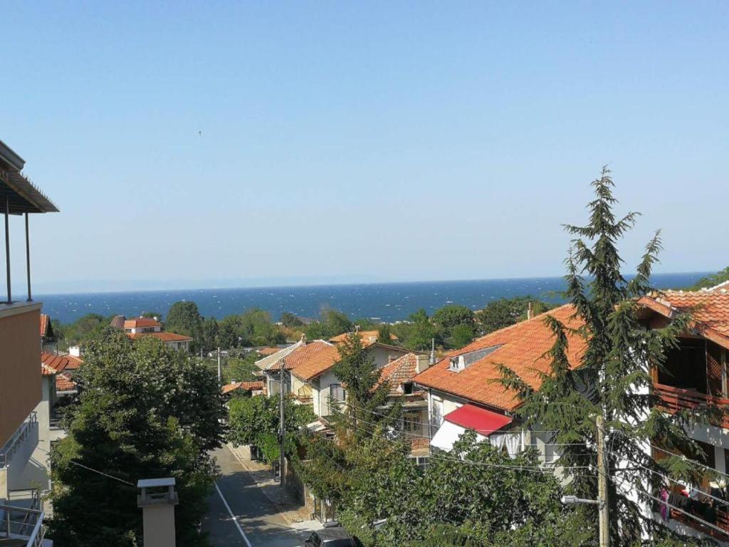 Hris Hotel Chernomorets Exterior photo