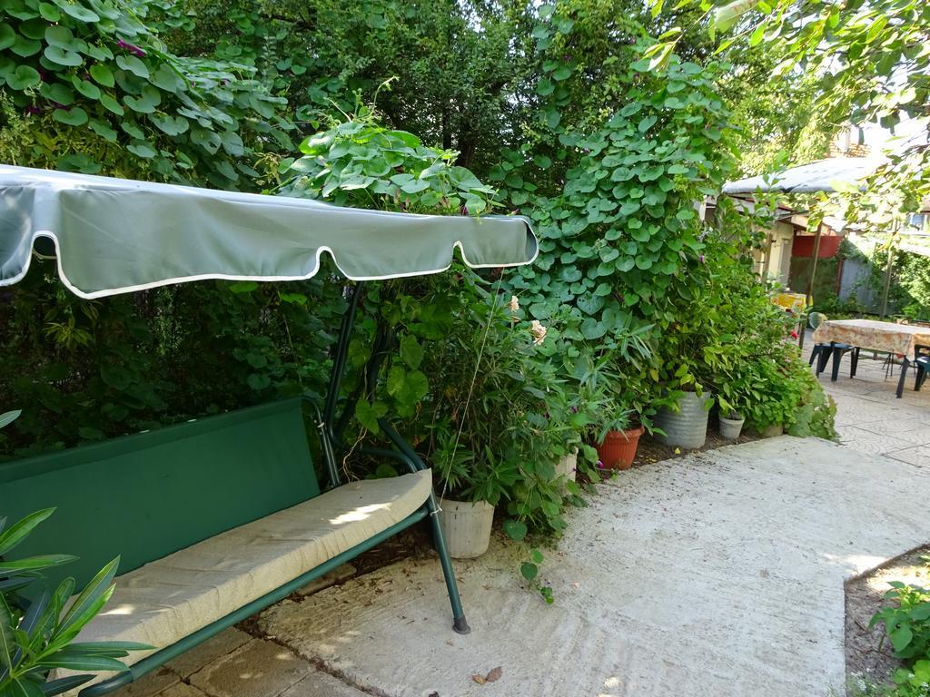 Hris Hotel Chernomorets Exterior photo