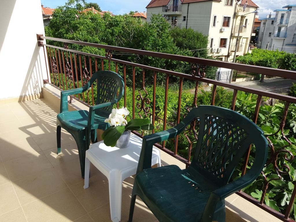 Hris Hotel Chernomorets Exterior photo