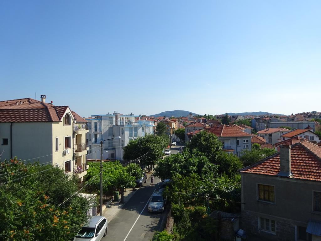 Hris Hotel Chernomorets Exterior photo